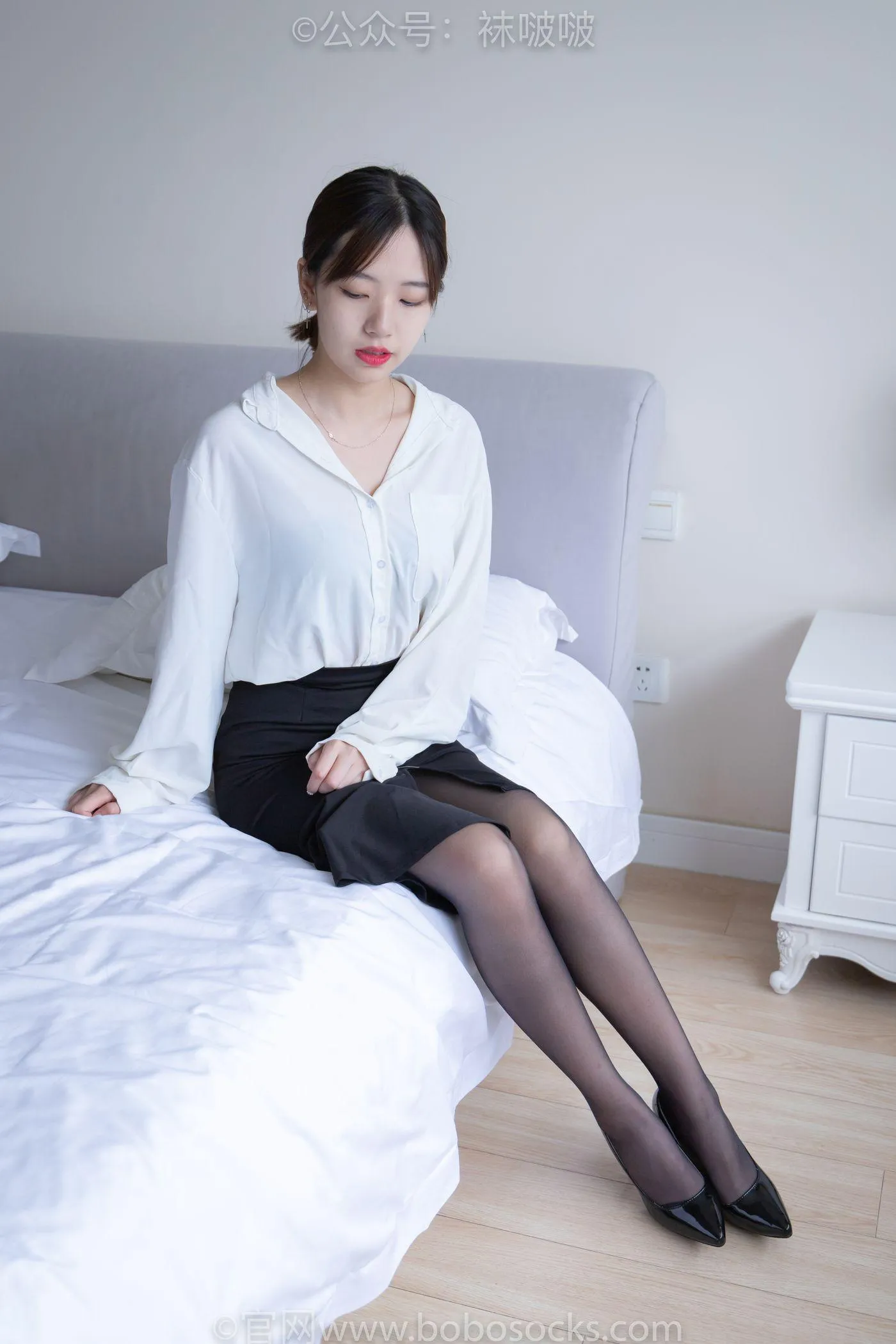 [BoBoSocks袜啵啵]NO.017 小甜豆-OL制服、高跟鞋、黑丝 [131P]插图5